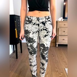 Candie’s Y2K Lace Print Skinny Pants